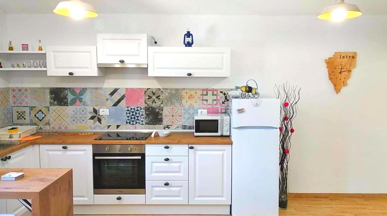 Holiday Home Deni Roc ภายนอก รูปภาพ