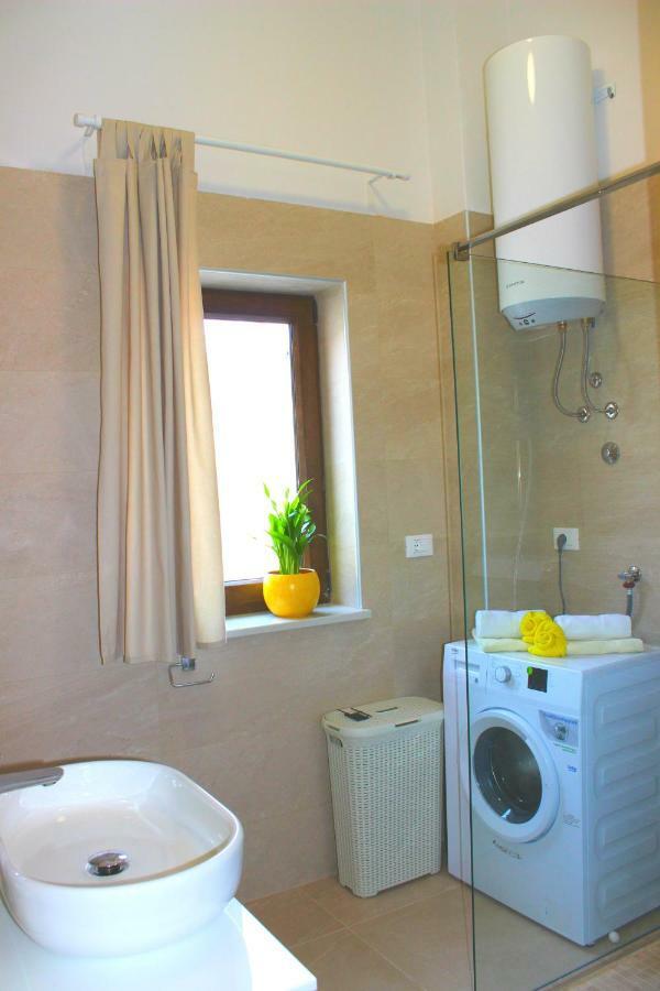 Holiday Home Deni Roc ภายนอก รูปภาพ