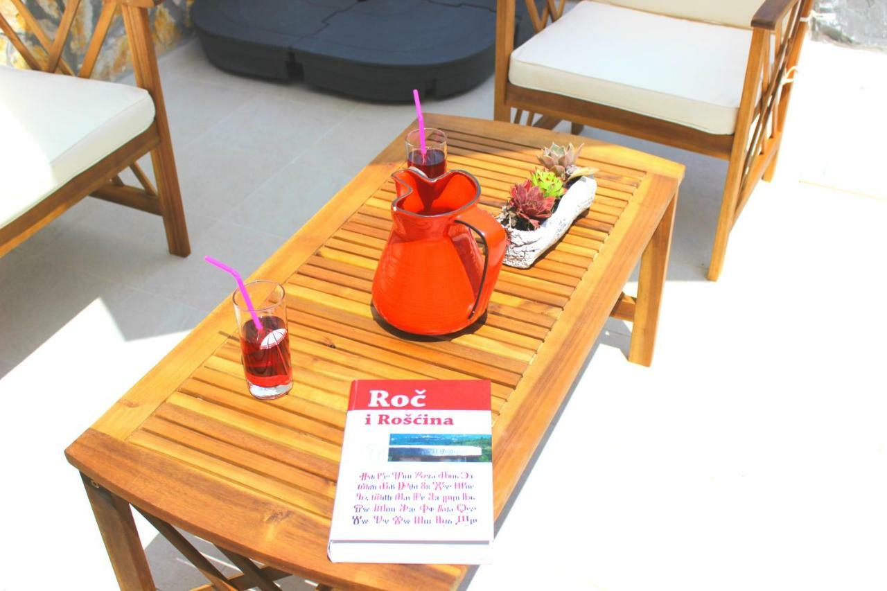 Holiday Home Deni Roc ภายนอก รูปภาพ