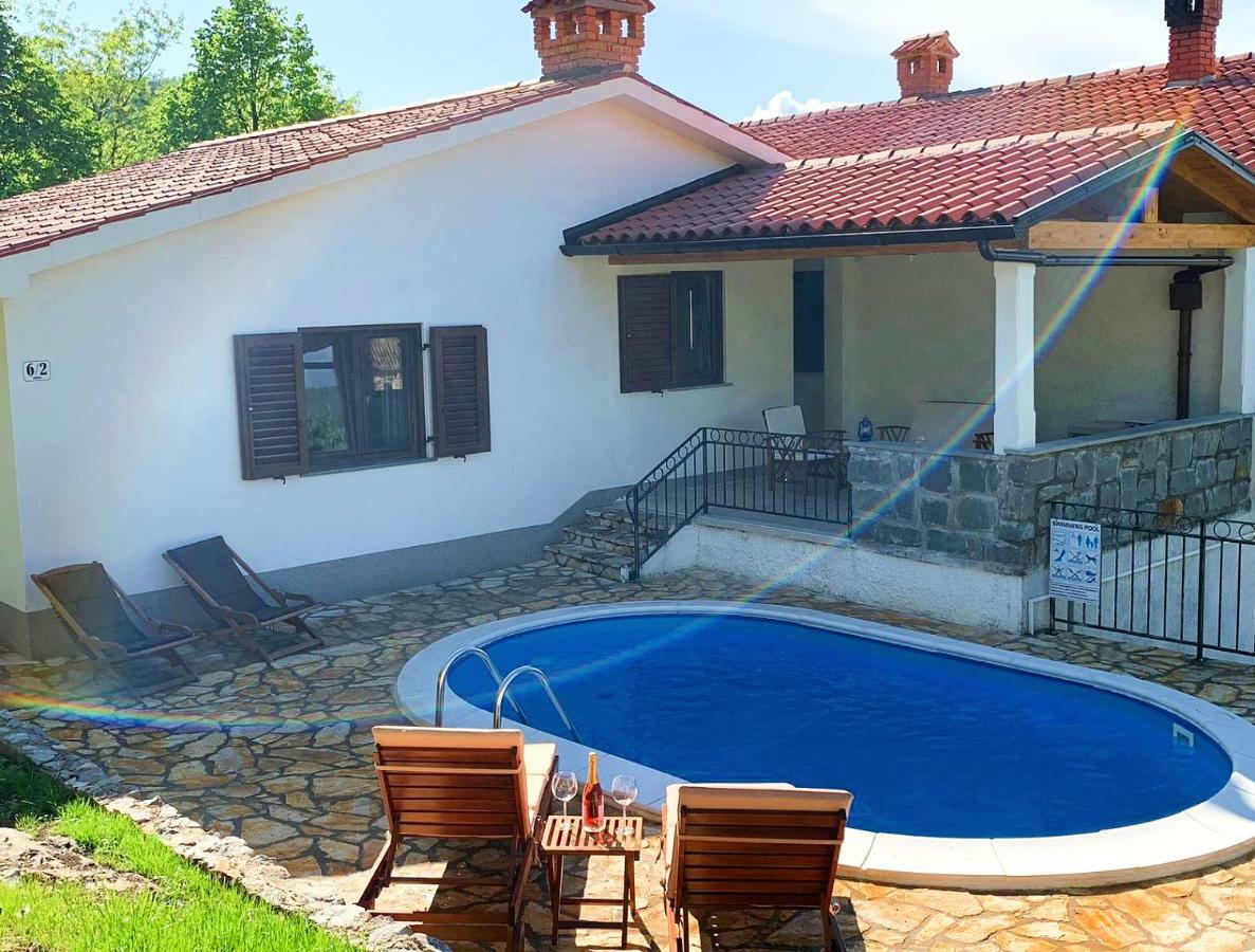 Holiday Home Deni Roc ภายนอก รูปภาพ